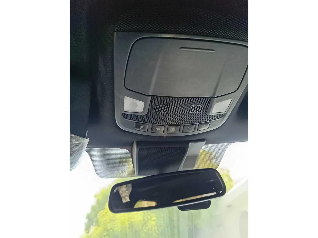 Car image 37