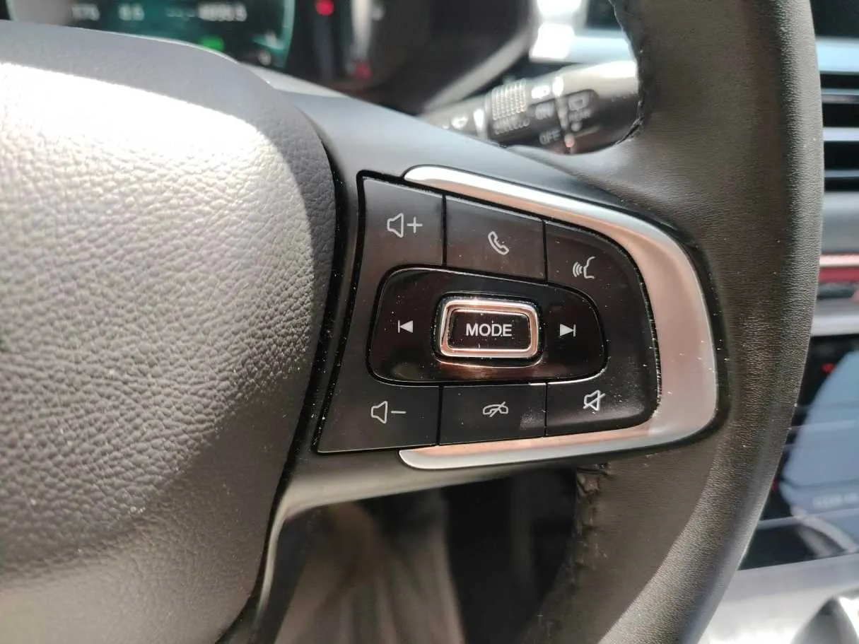 Car image 23