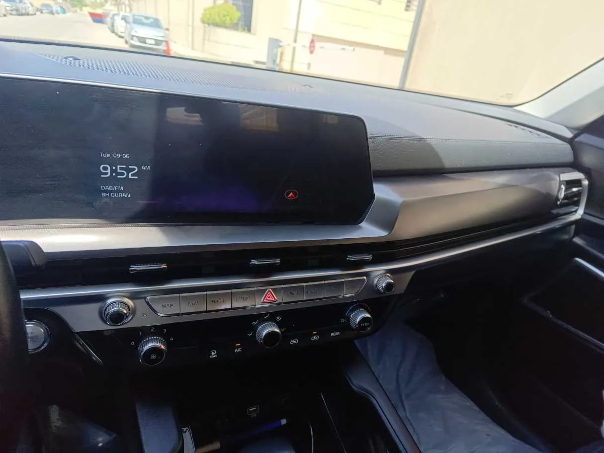 Car image 25