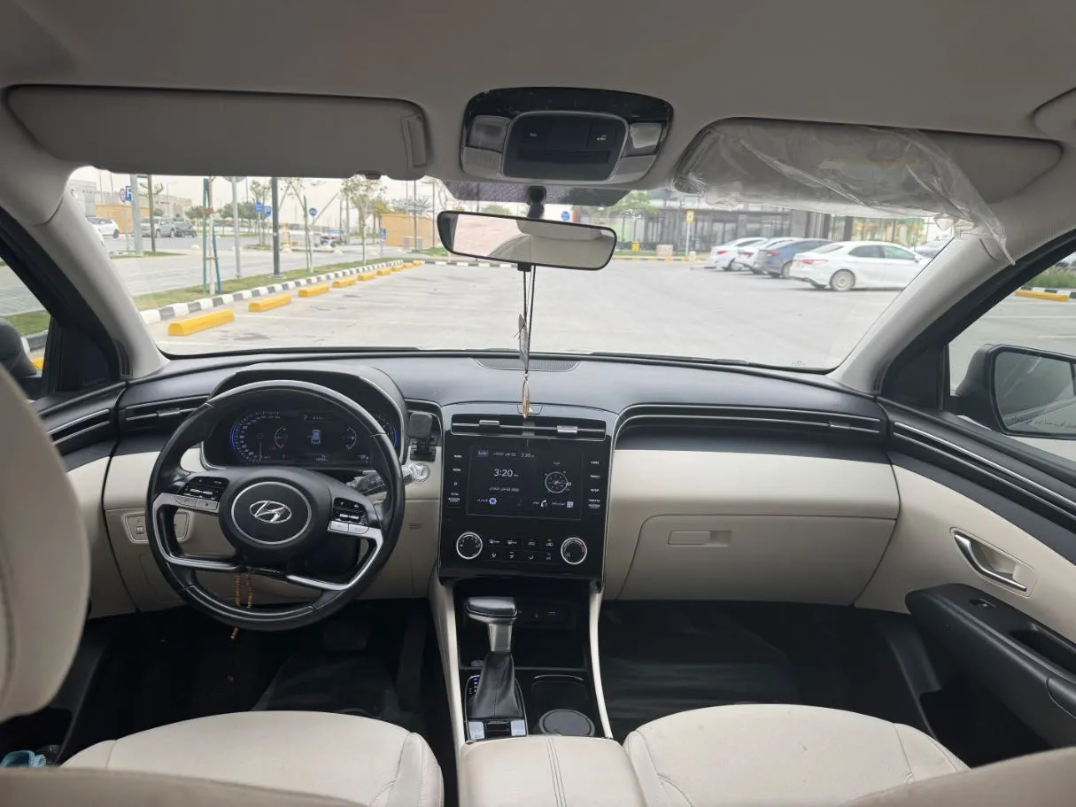 Car image 14