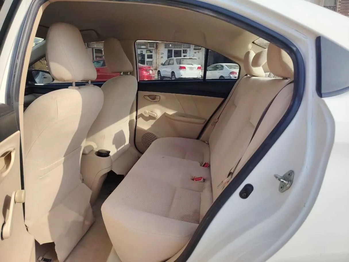 Car image 19