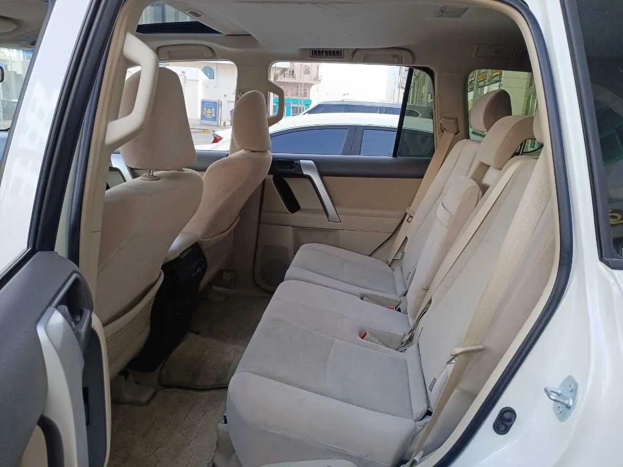 Car image 12