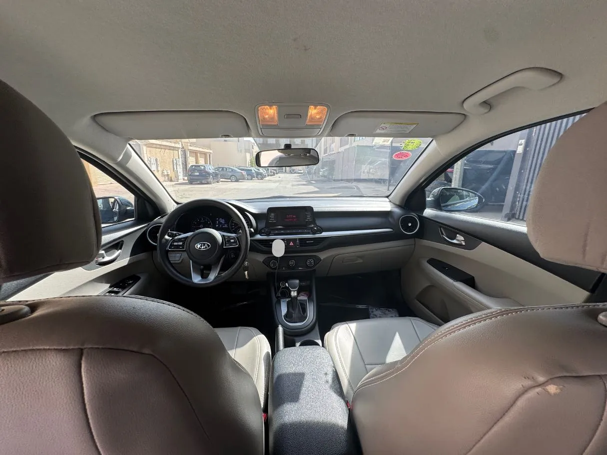 Car image 14