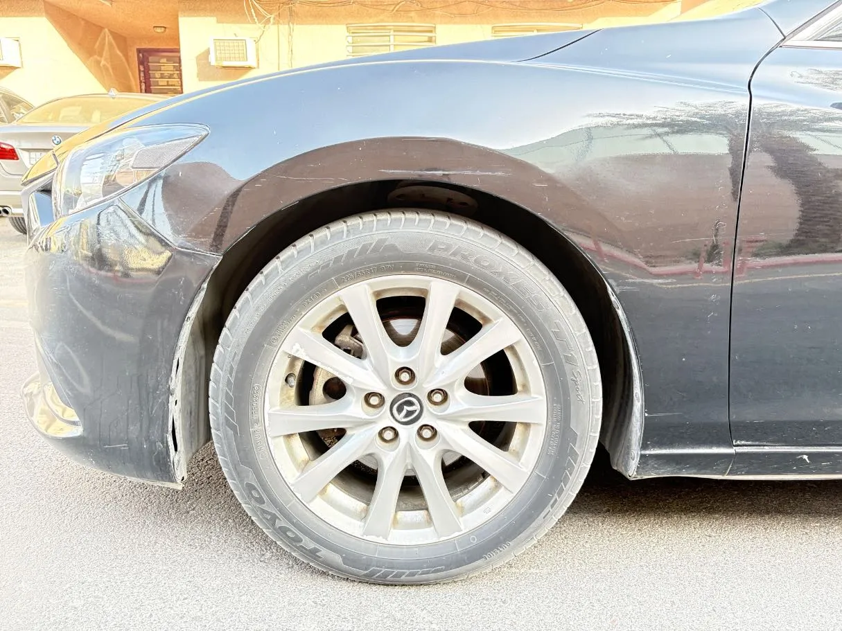 Car image 9