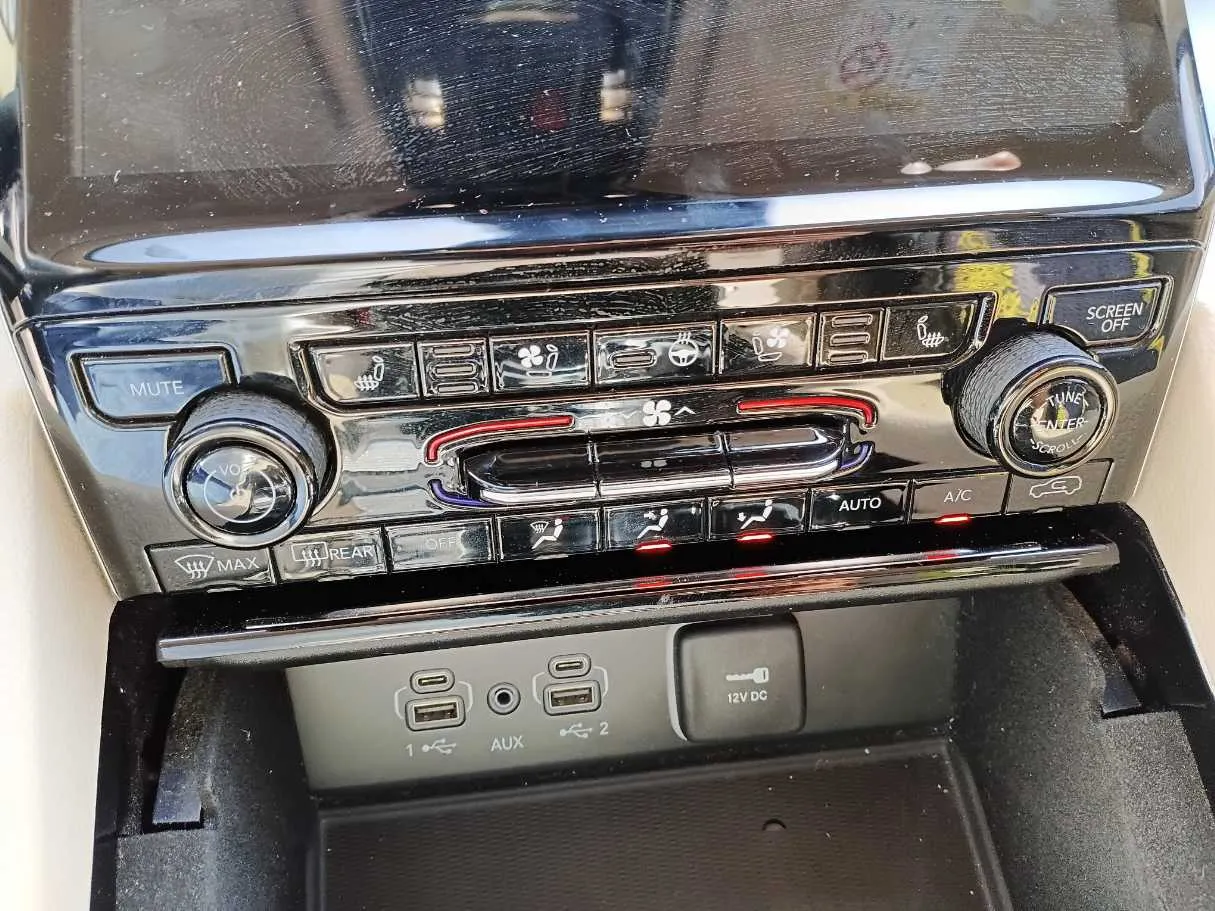 Car image 25