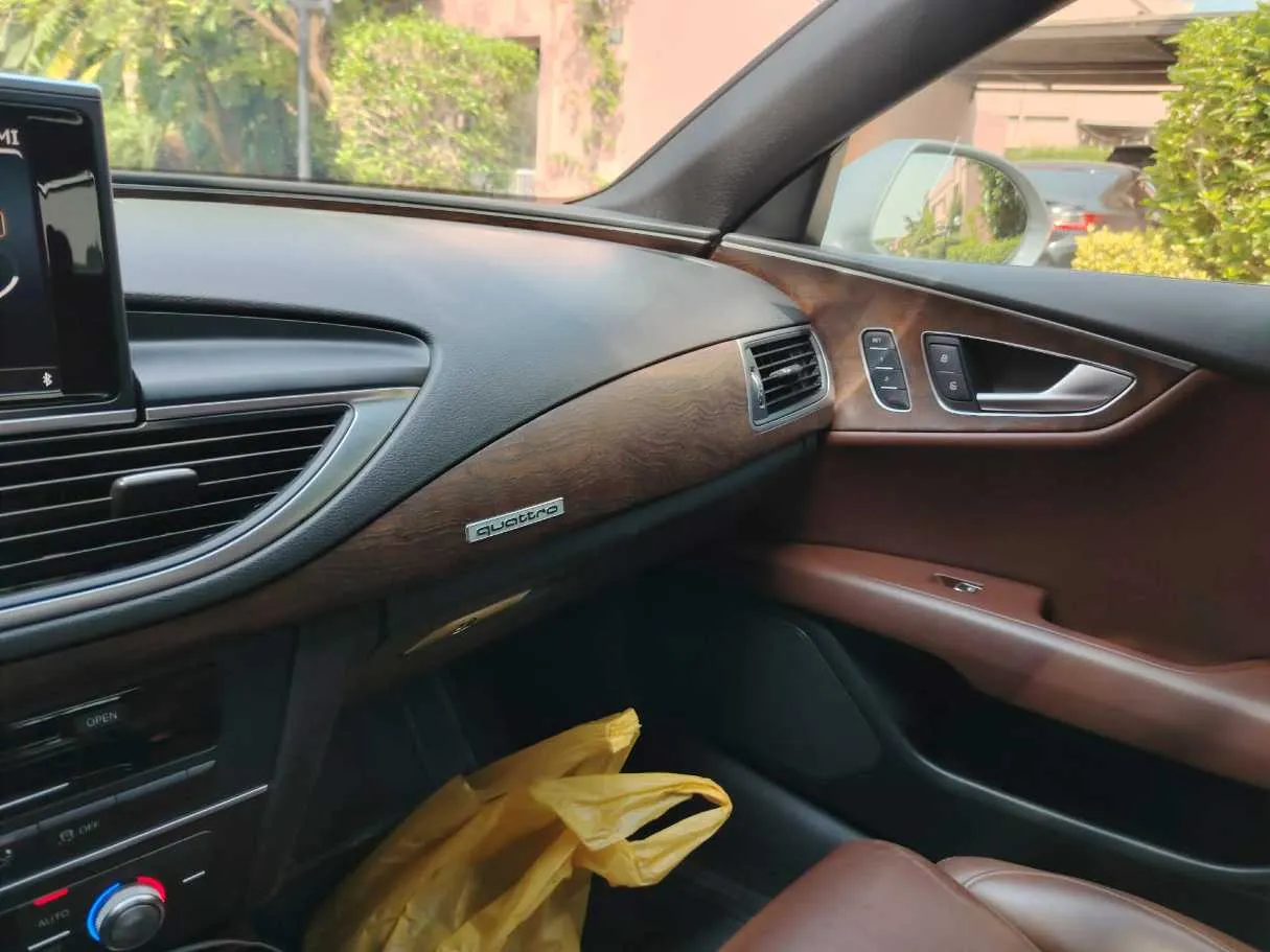 Car image 35