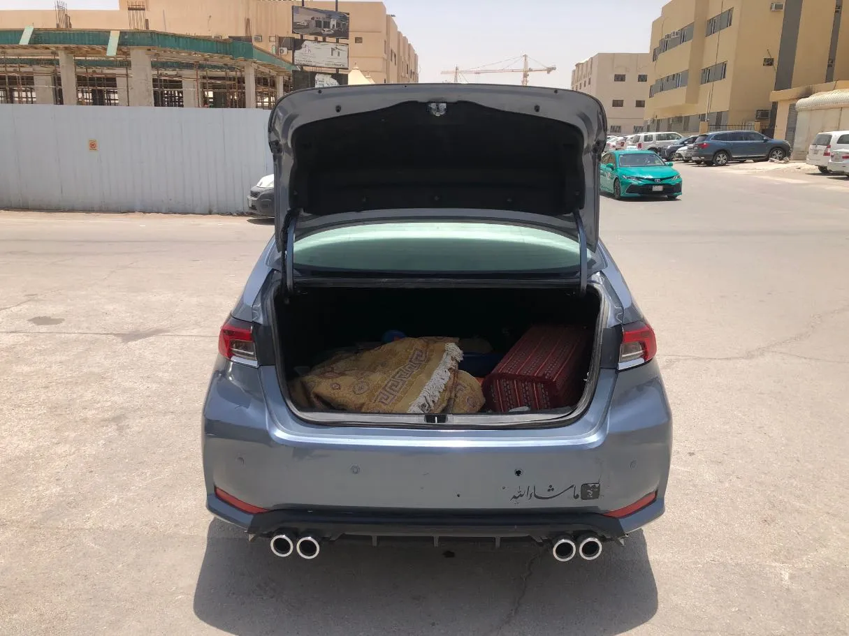 Car image 18