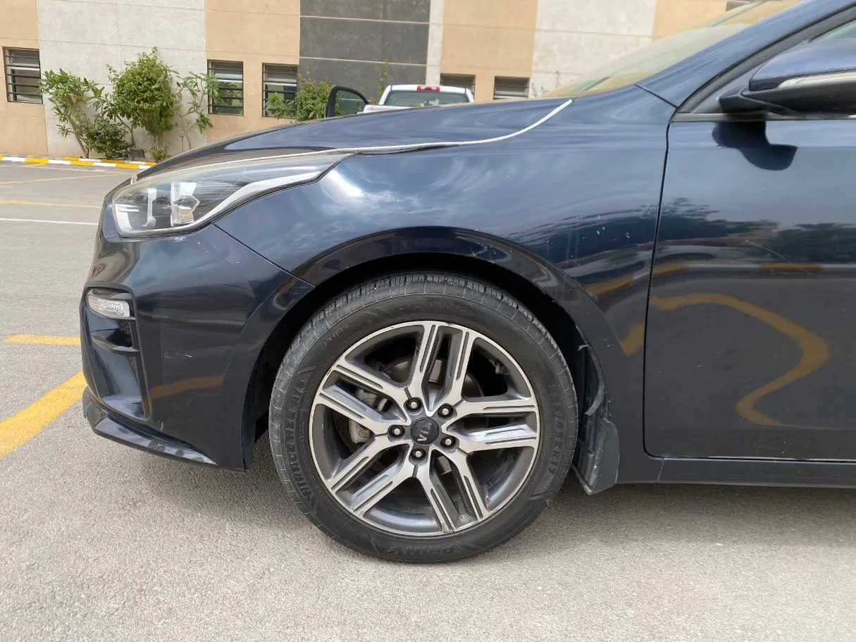 Car image 9