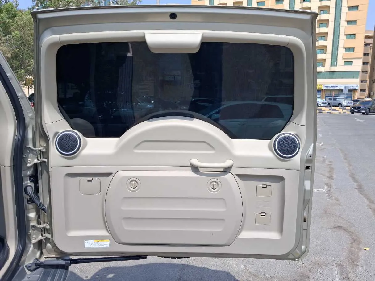 Car image 20