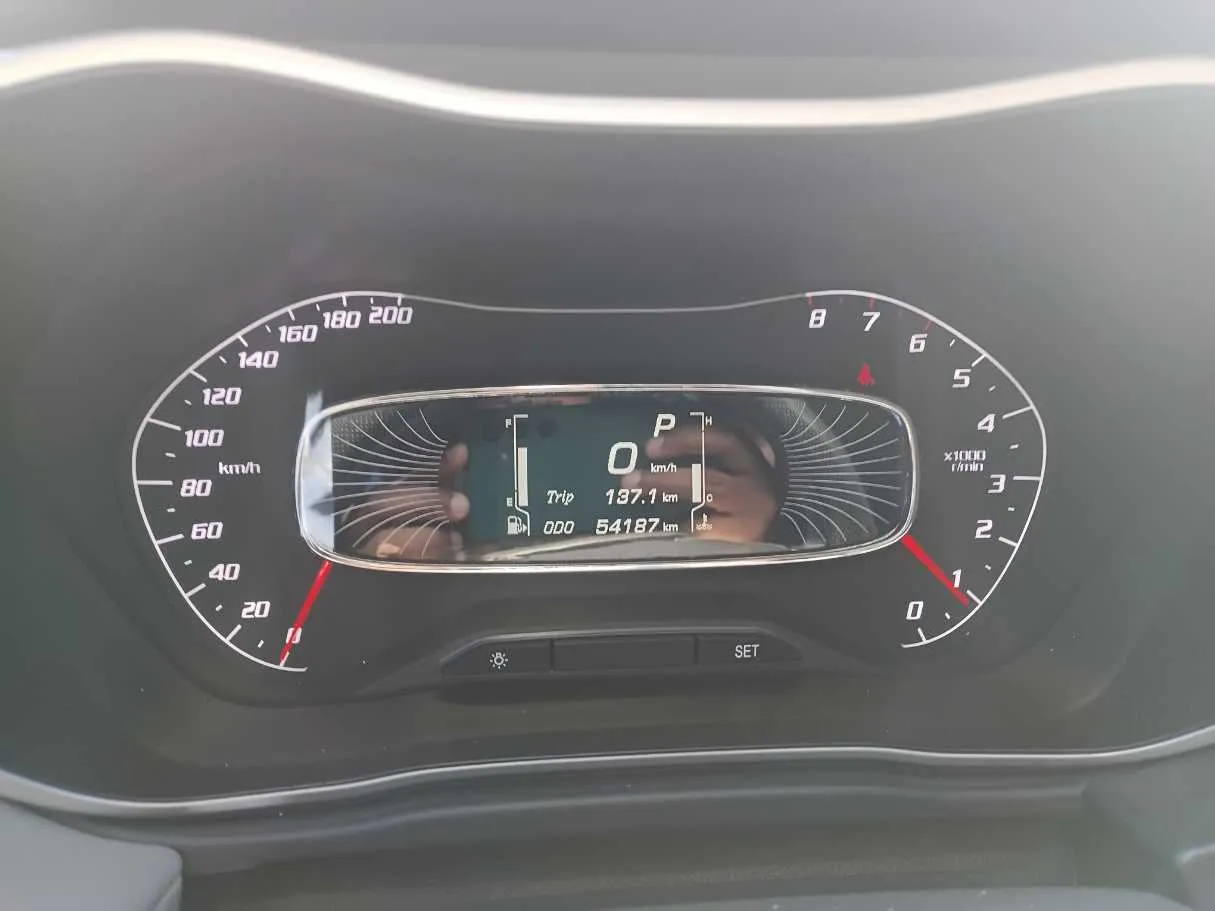 Car image 18