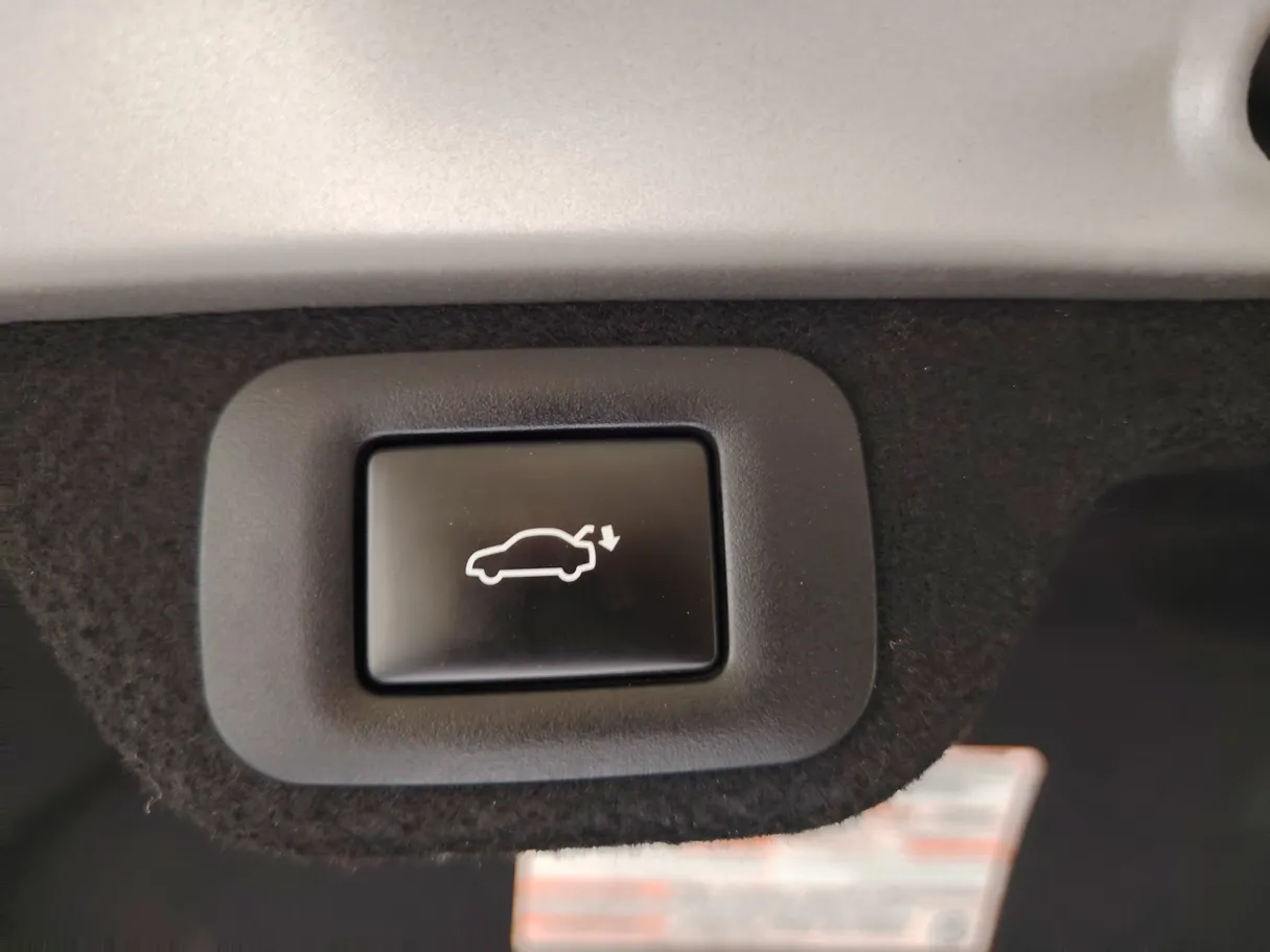 Car image 36