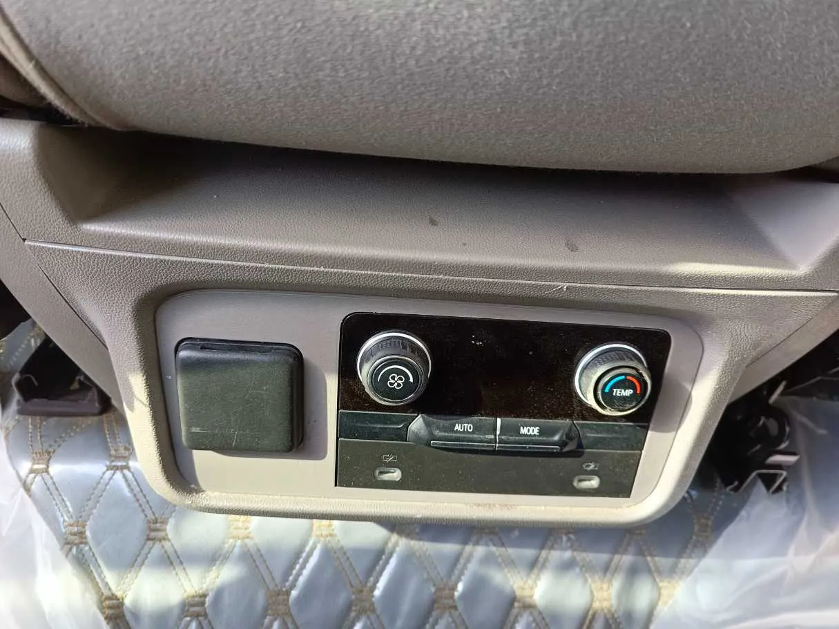 Car image 27