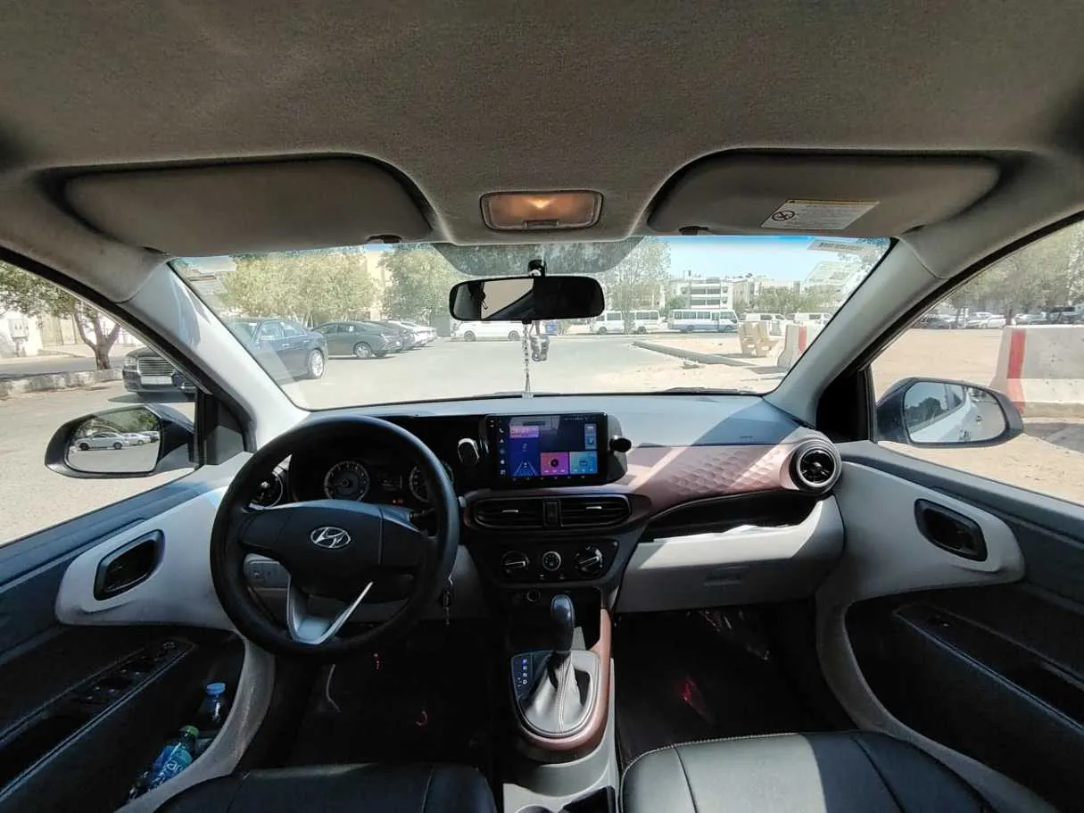 Car image 16
