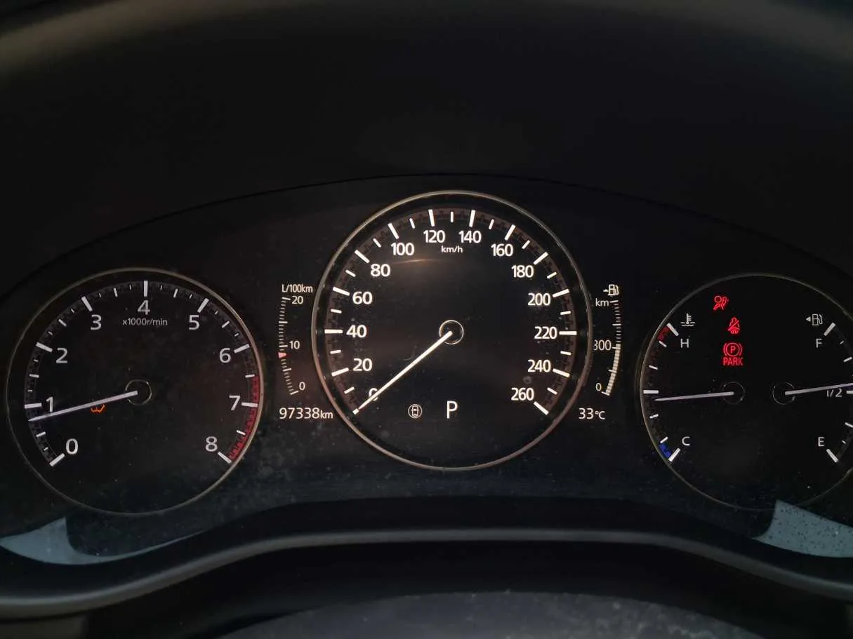 Car image 18