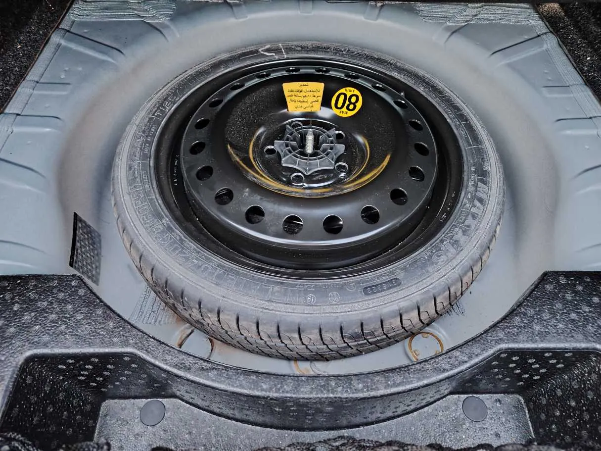Car image 36