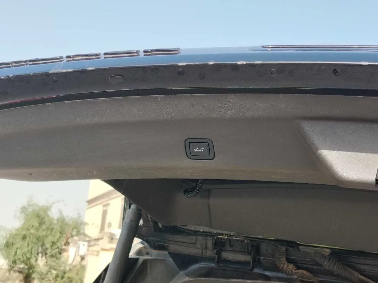 Car image 29