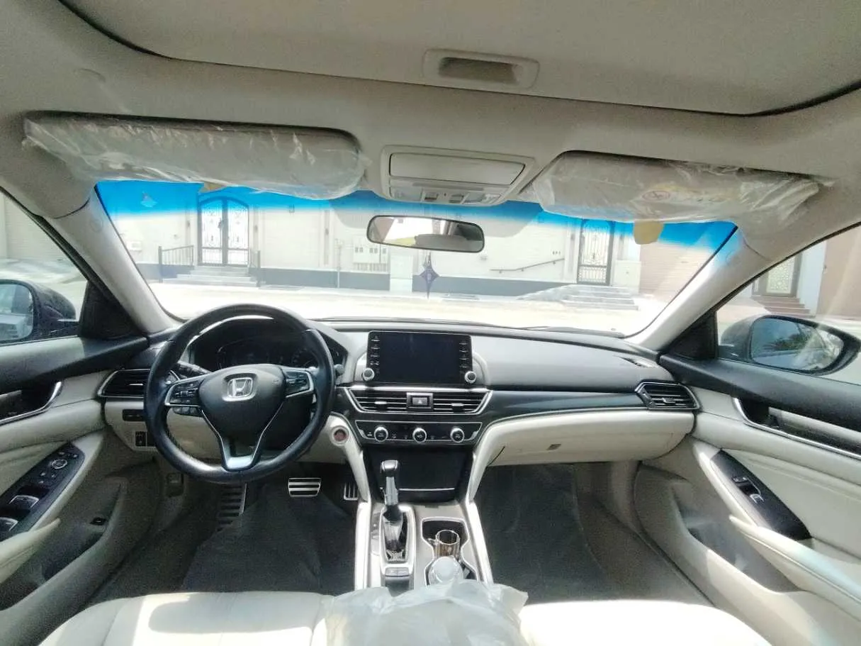 Car image 13