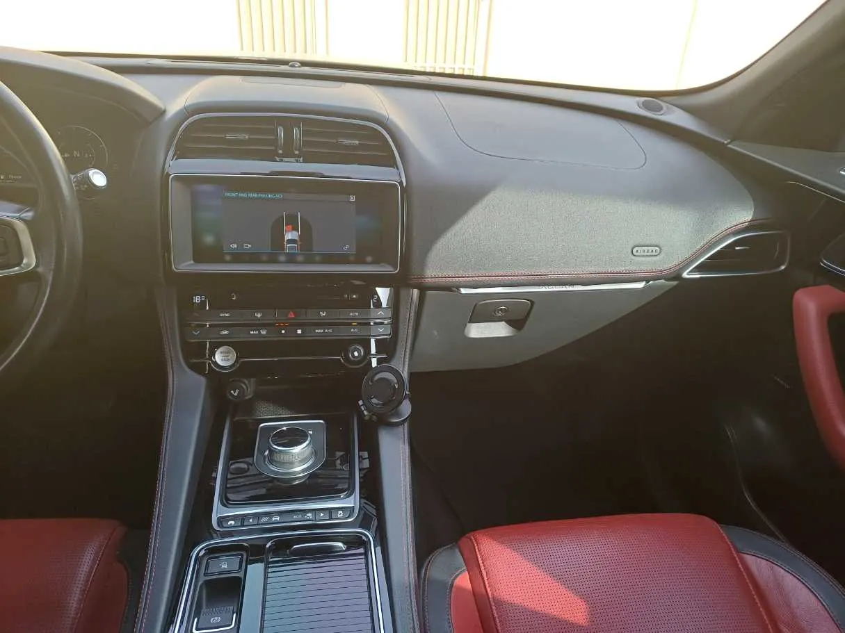Car image 15