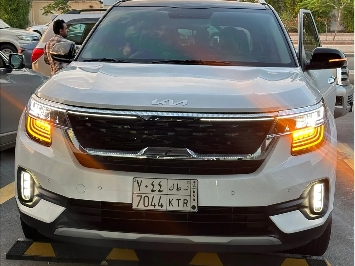 Car image 12