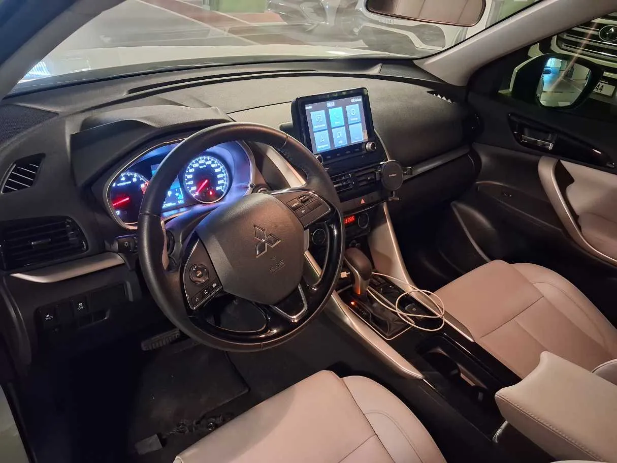 Car image 11