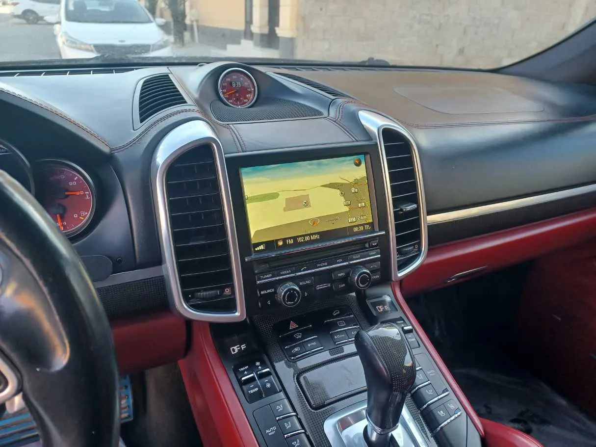Car image 16