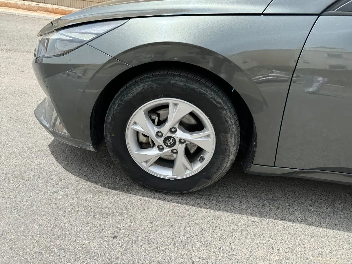 Car image 9