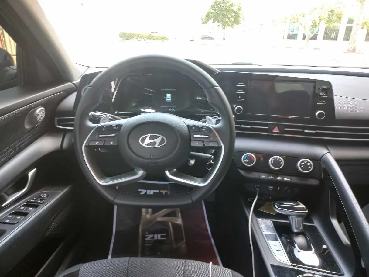 Car image 17