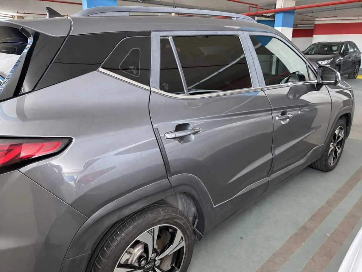 Car image 5