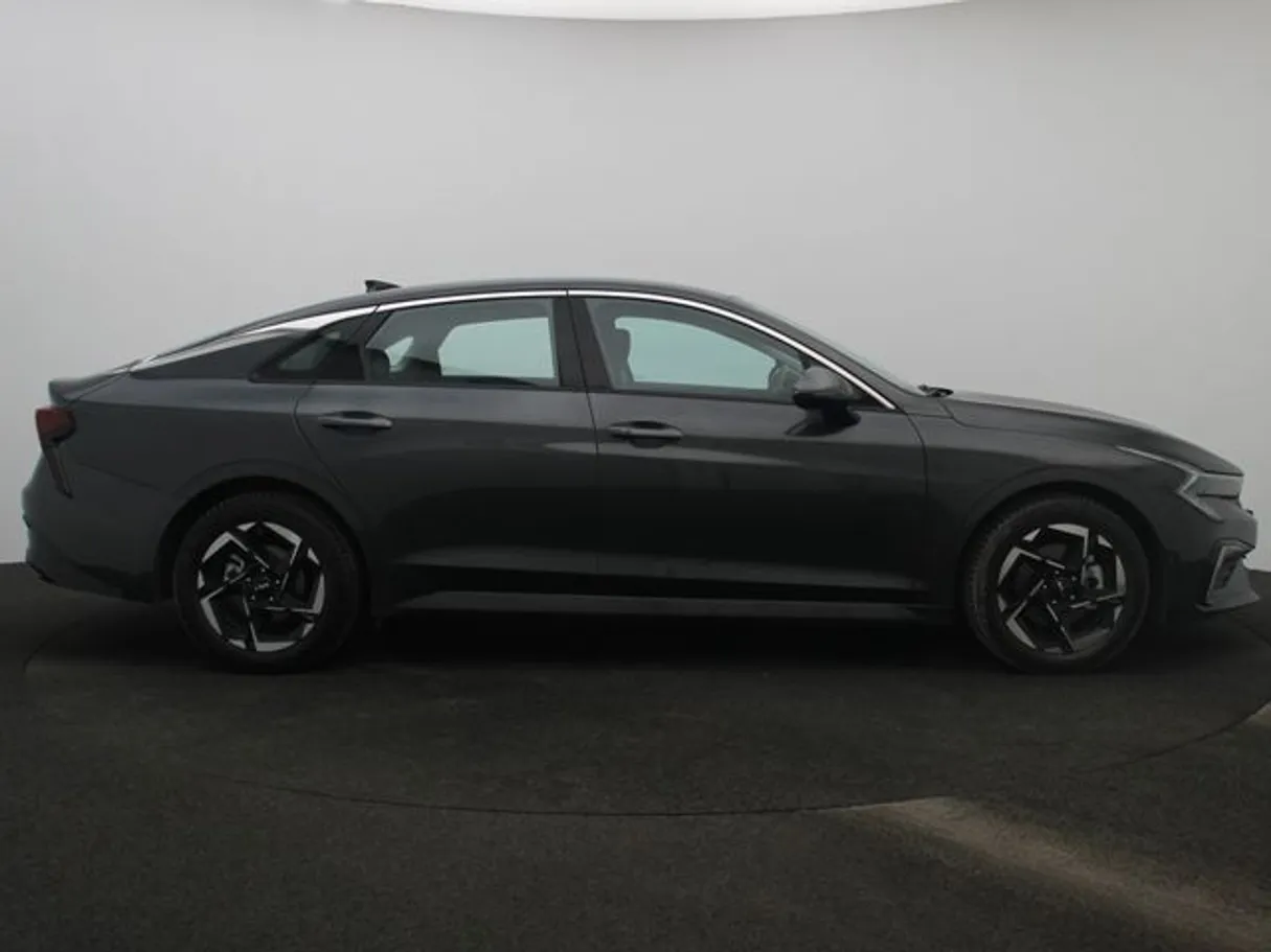 Car image 13