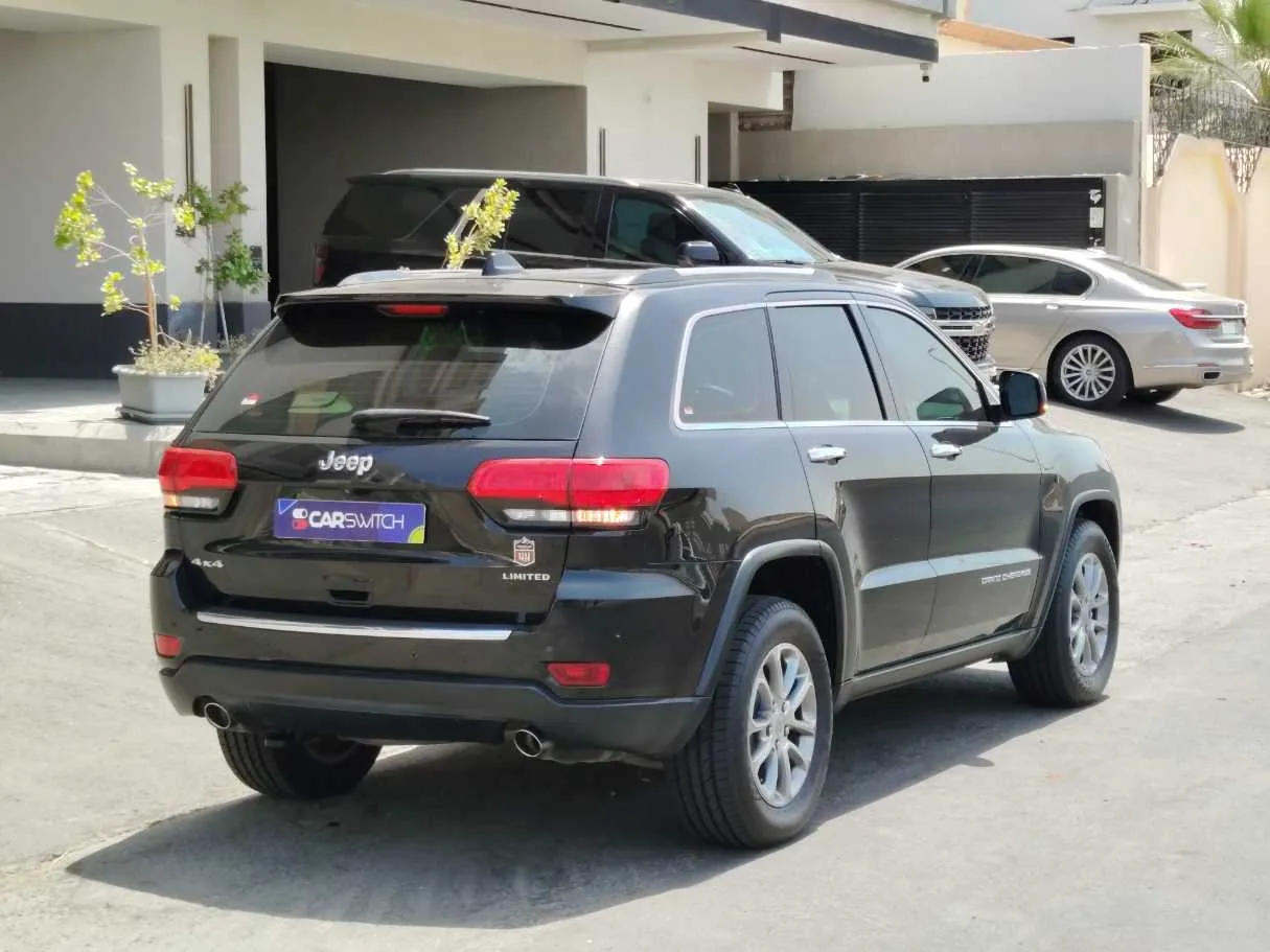 Car image 5