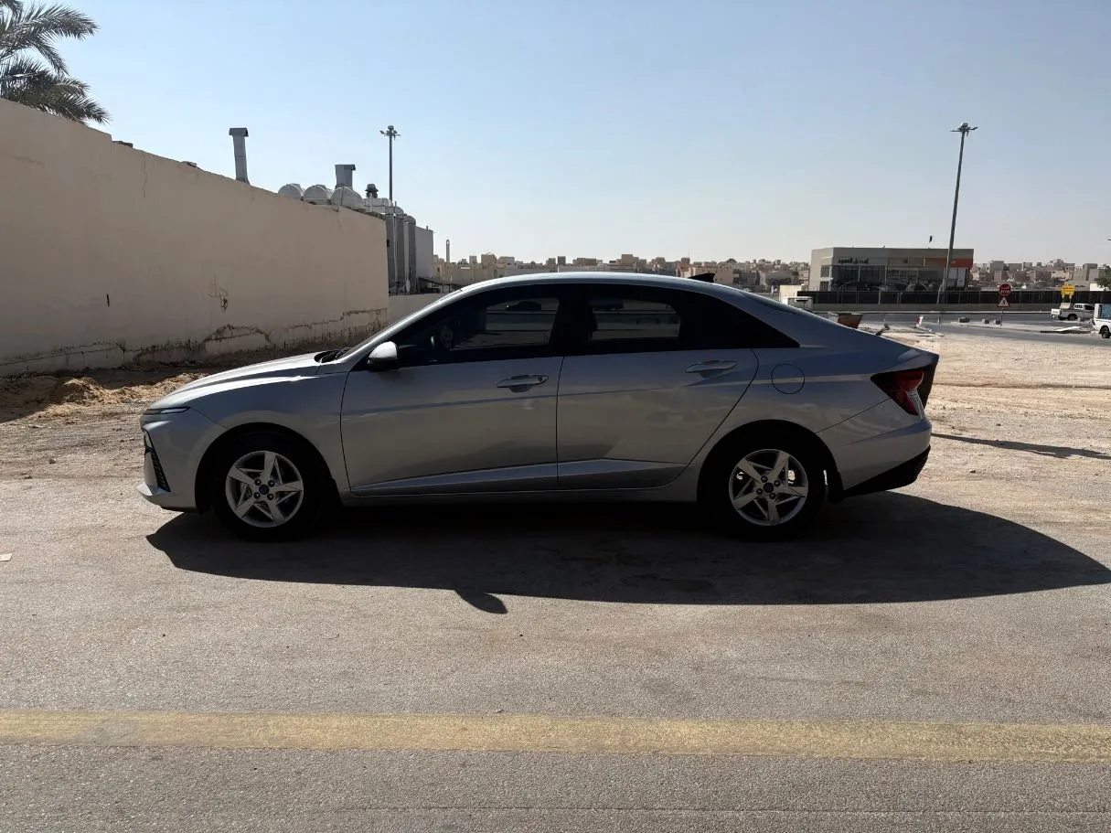Car image 8