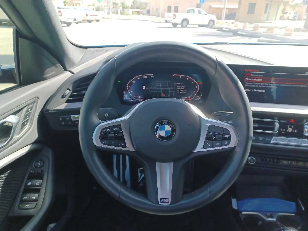 Car image 16