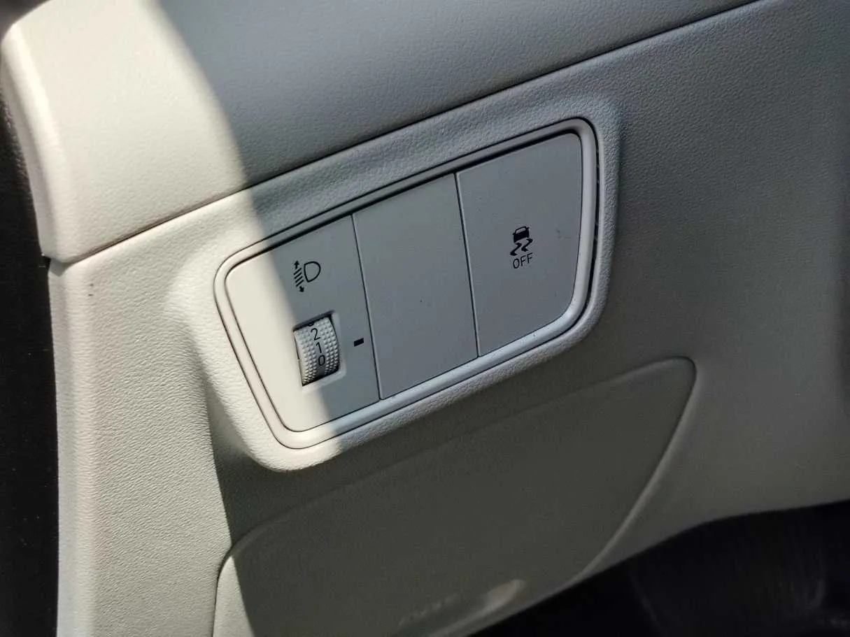 Car image 36