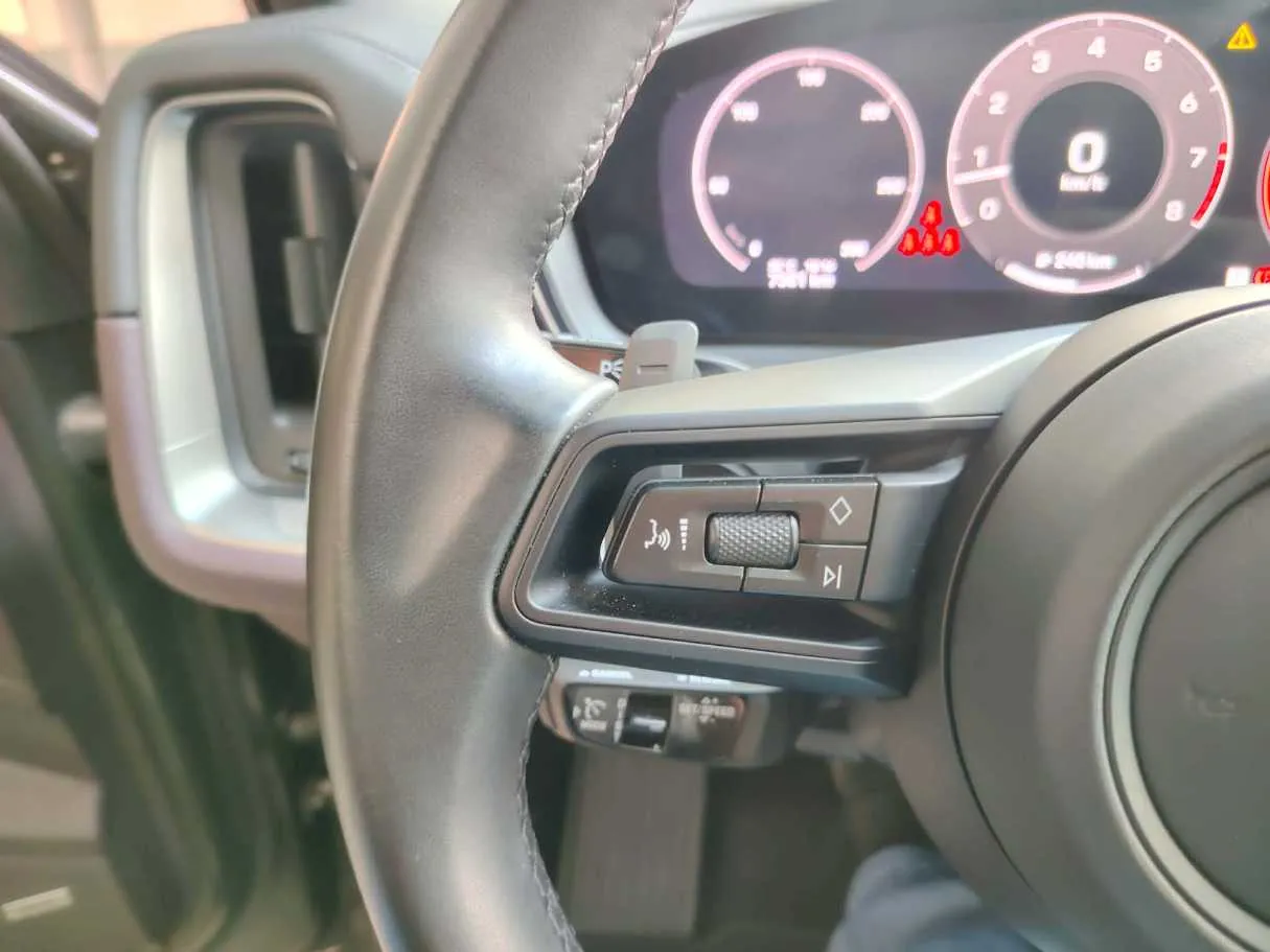 Car image 28