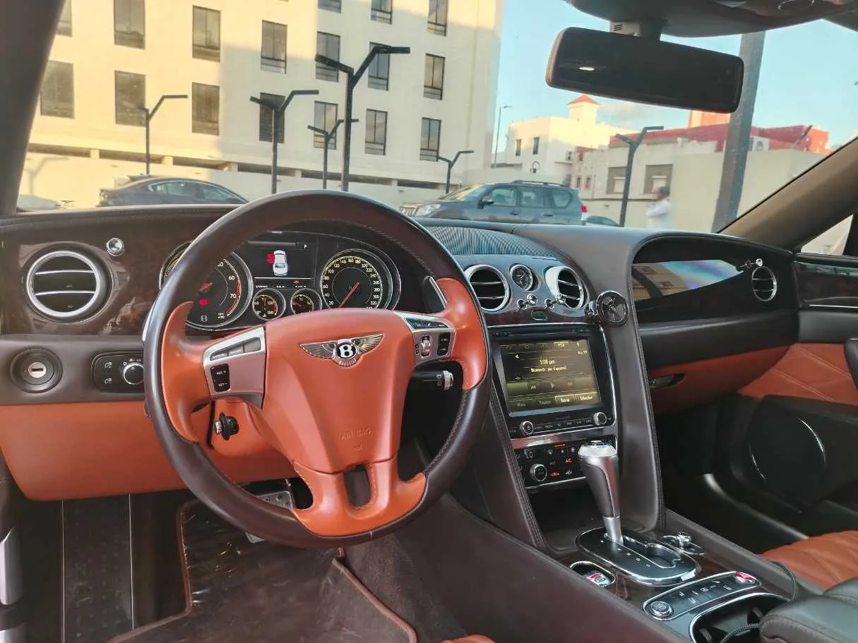 Car image 25