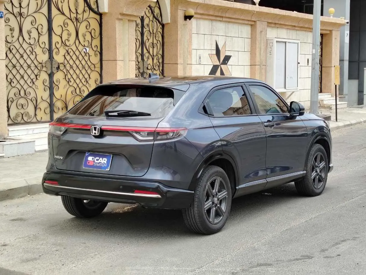 Car image 5