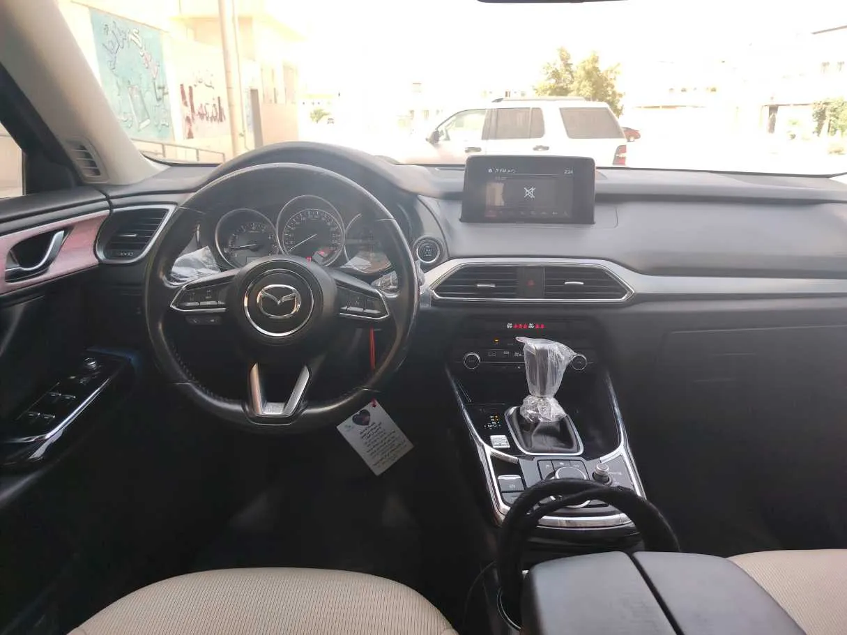 Car image 19