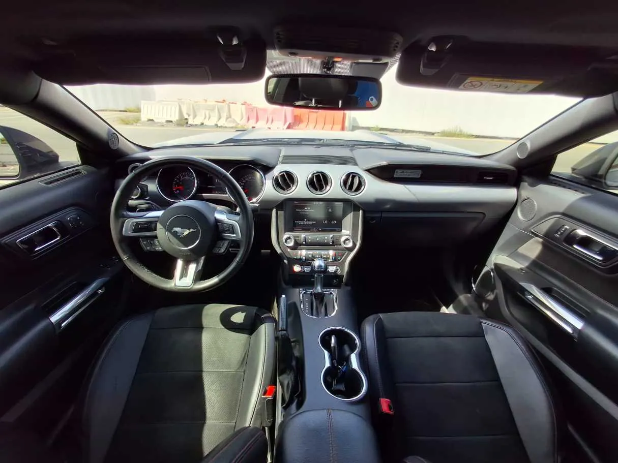 Car image 14