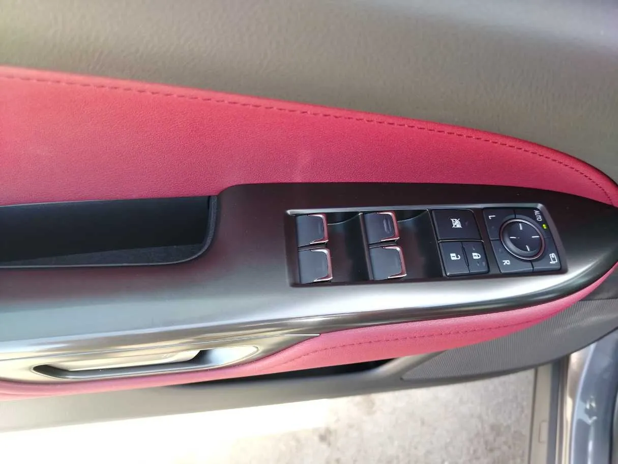 Car image 34