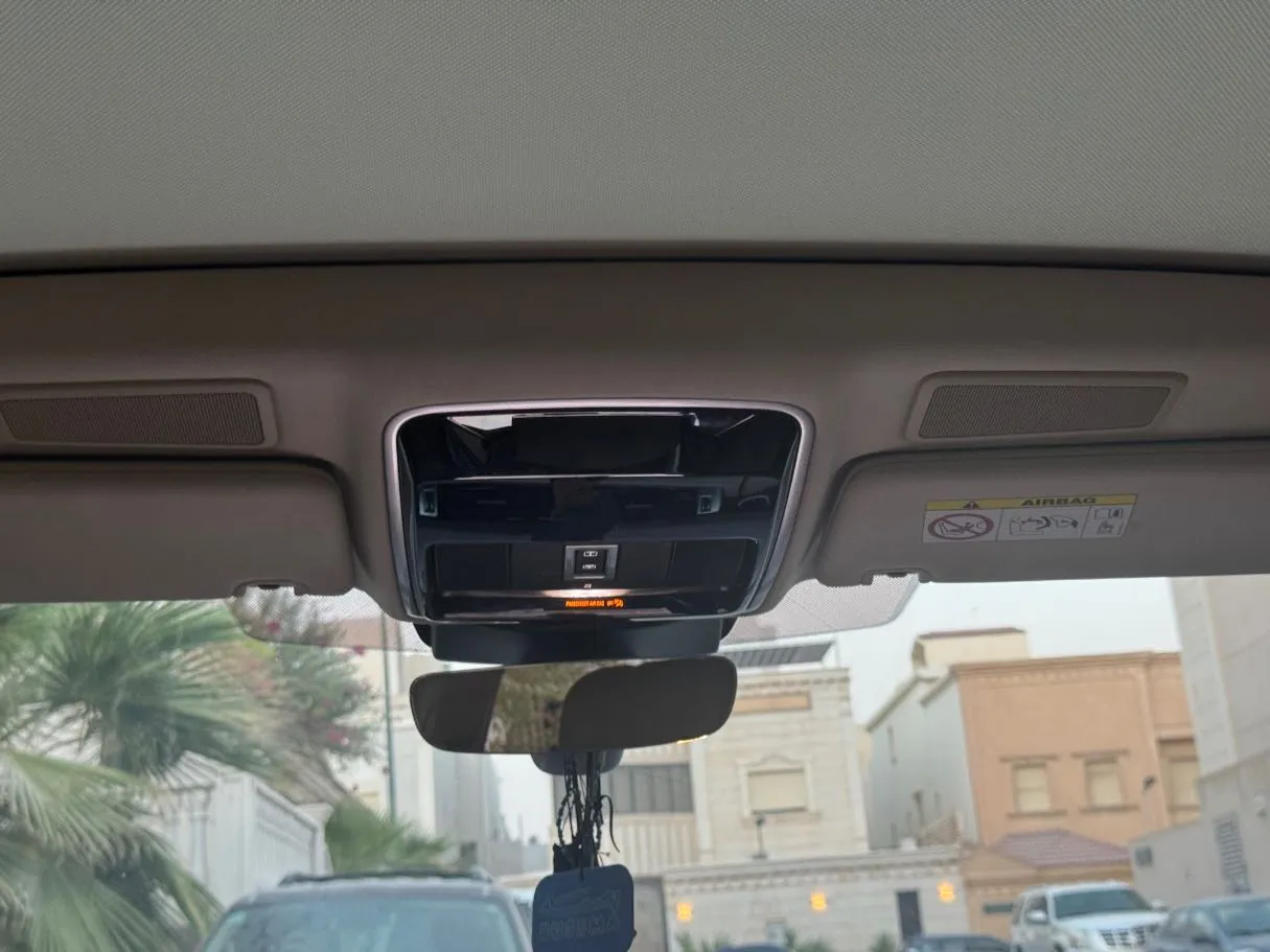 Car image 26
