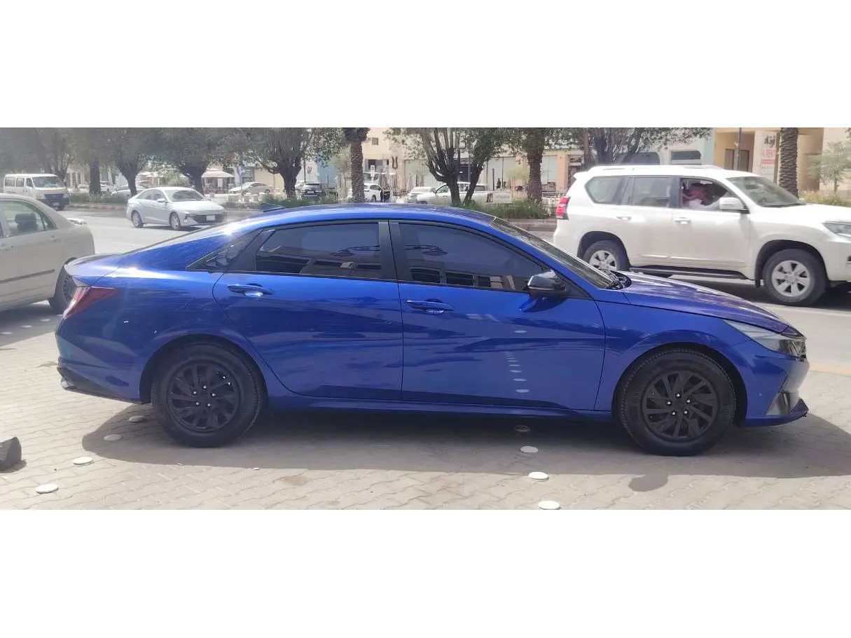 Car image 4