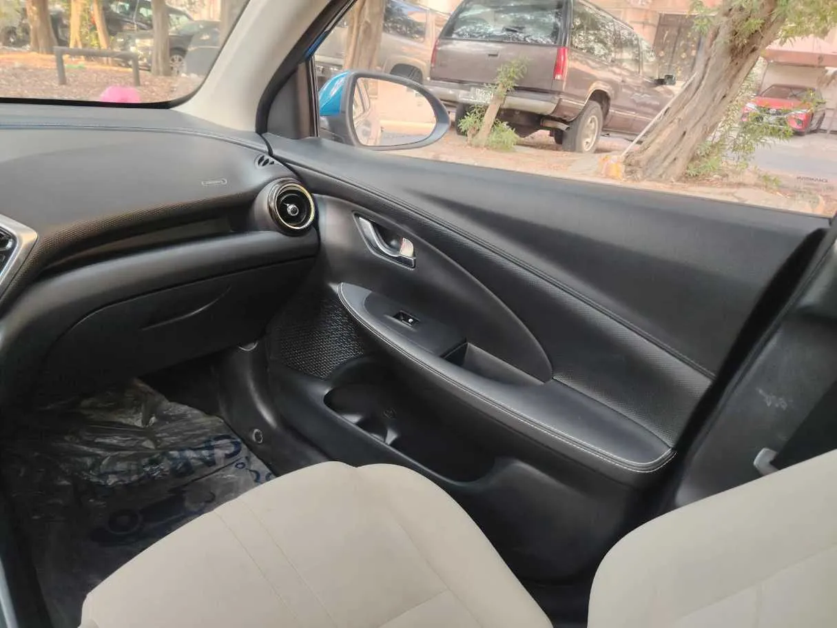 Car image 40