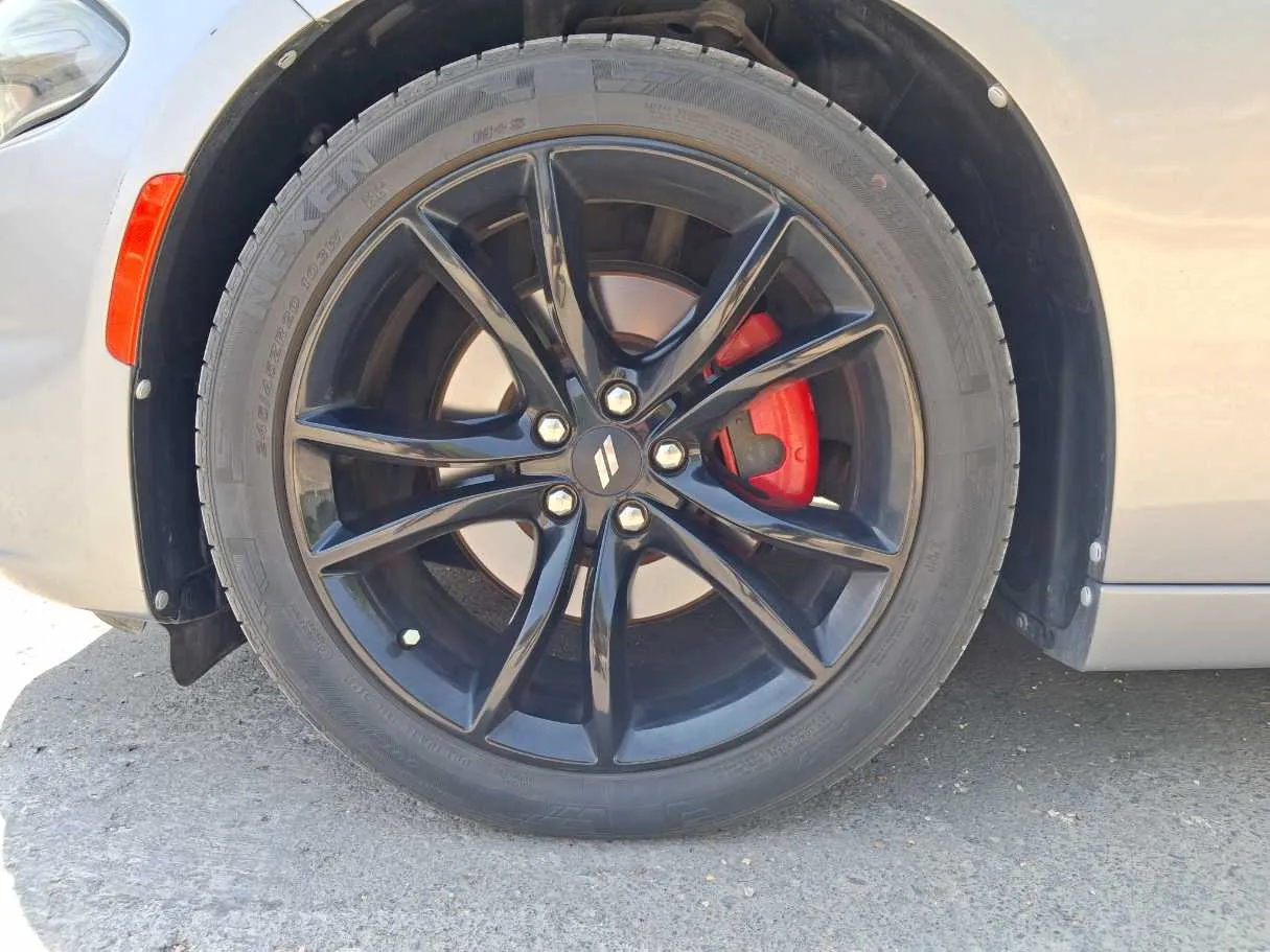 Car image 9