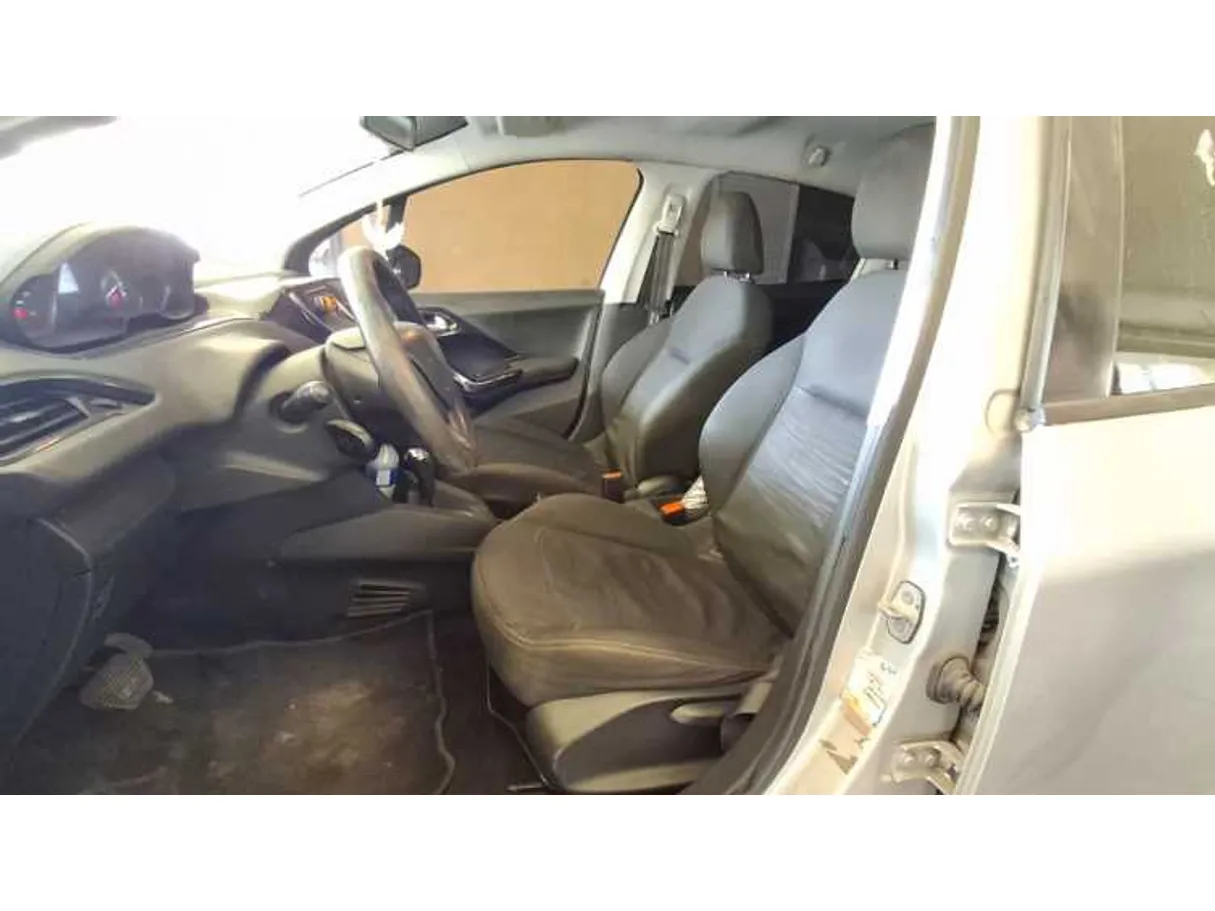 Car image 8
