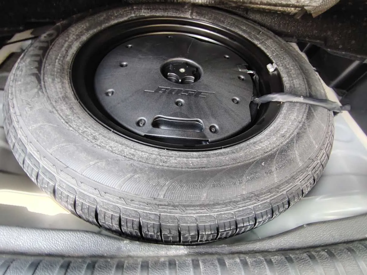 Car image 27