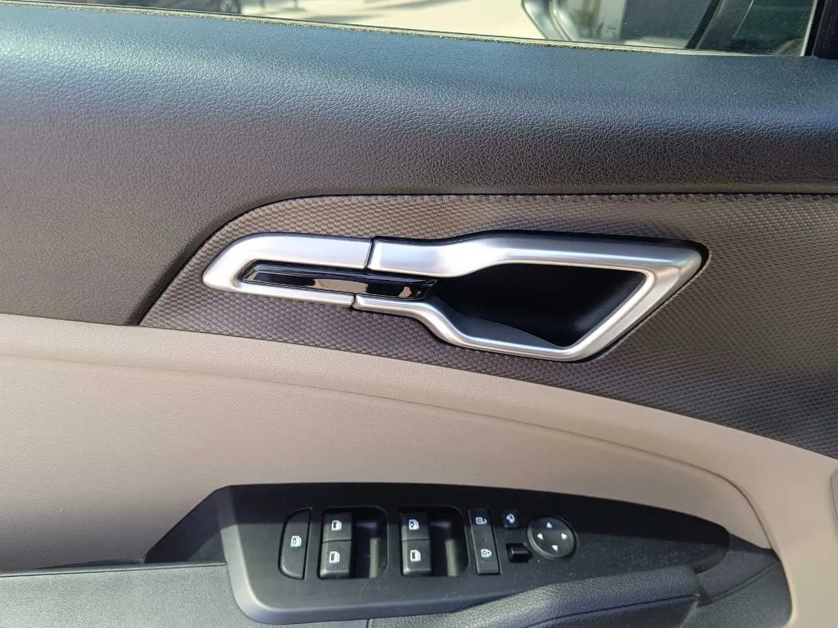 Car image 36