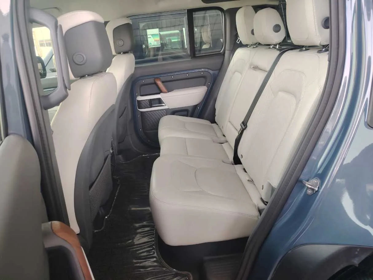 Car image 21