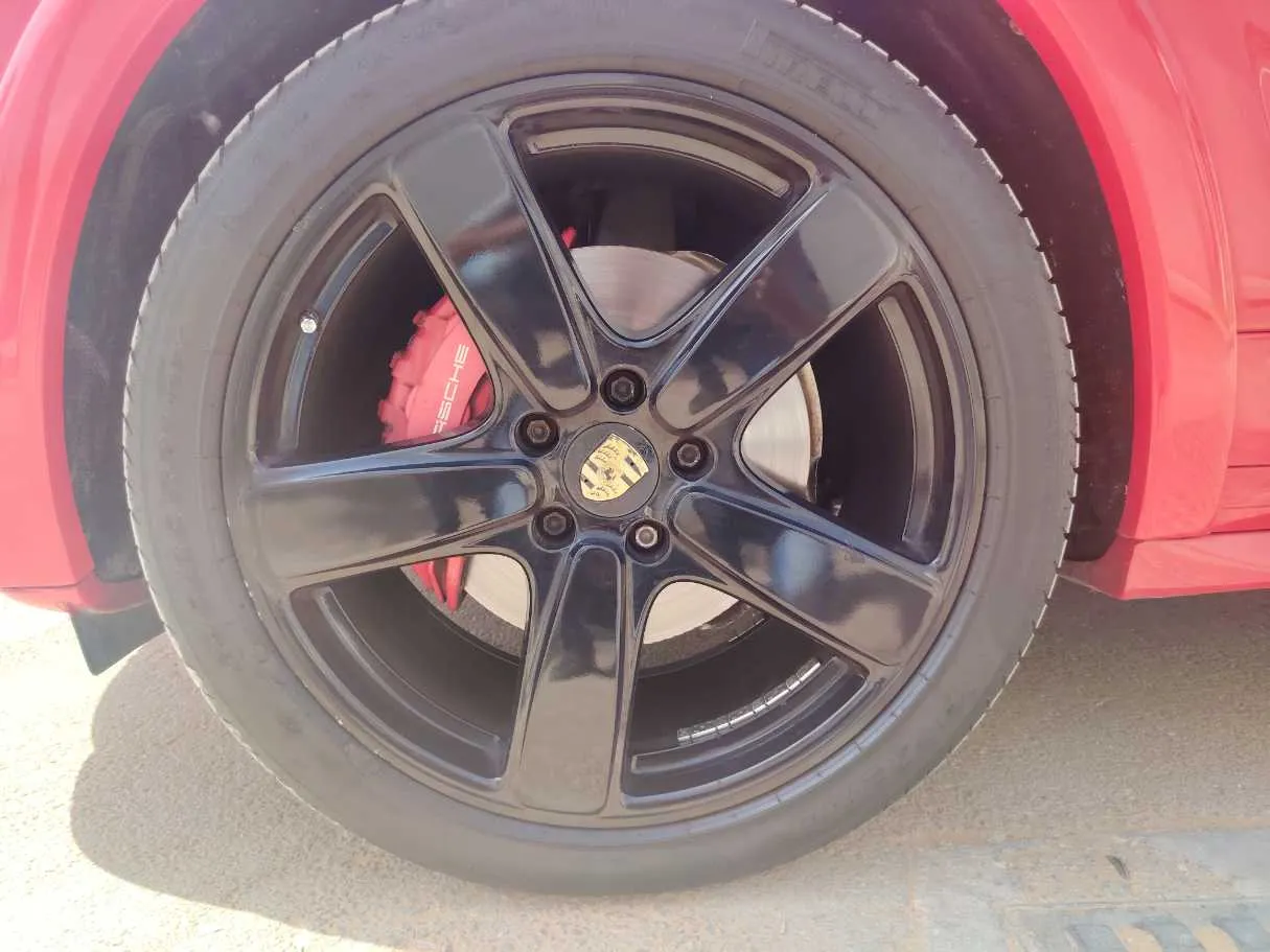 Car image 10