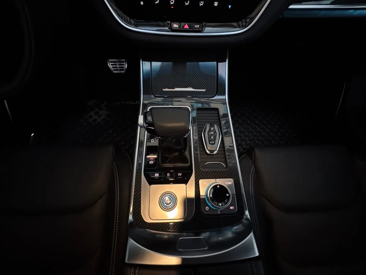Car image 18