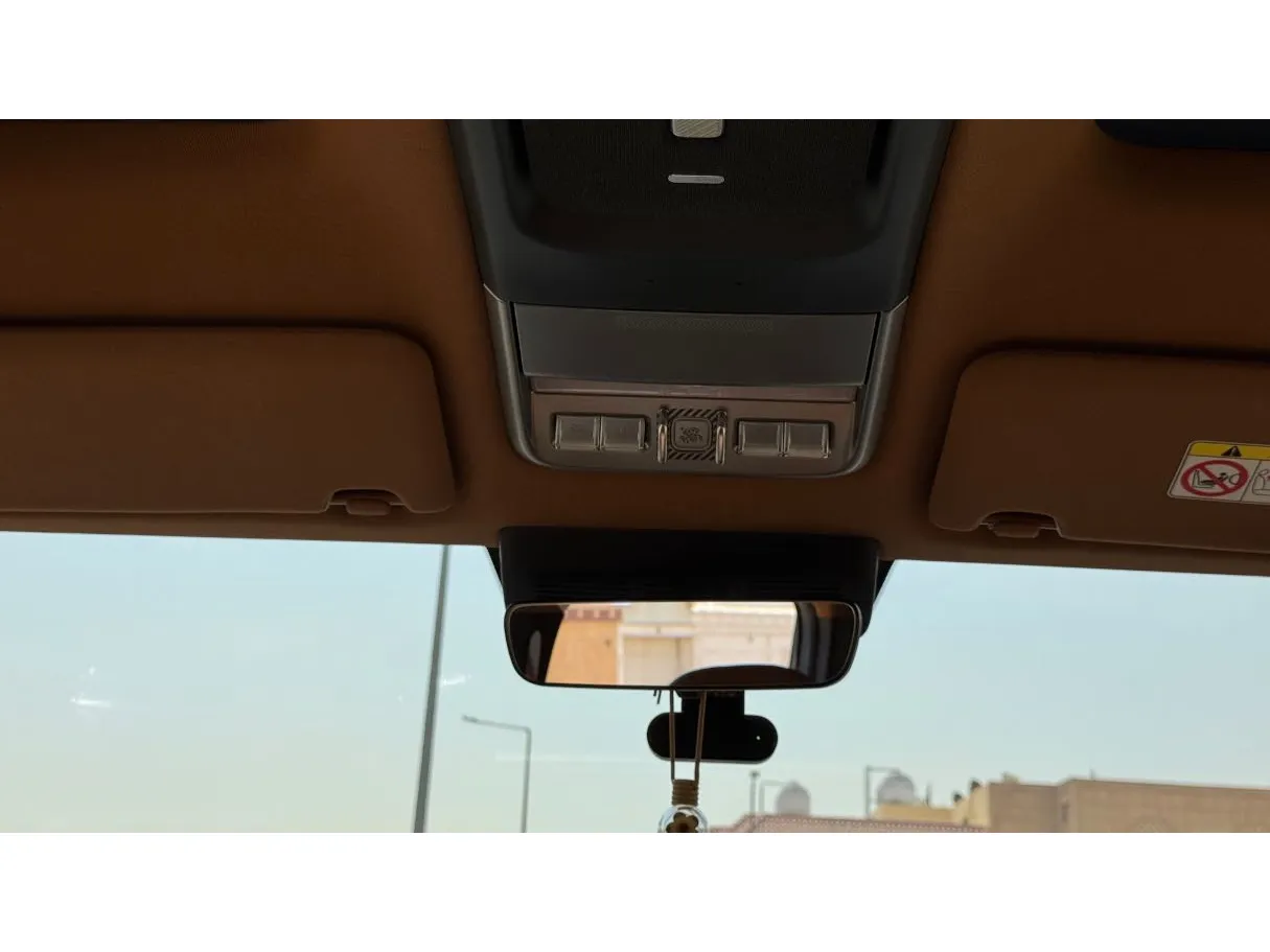 Car image 25